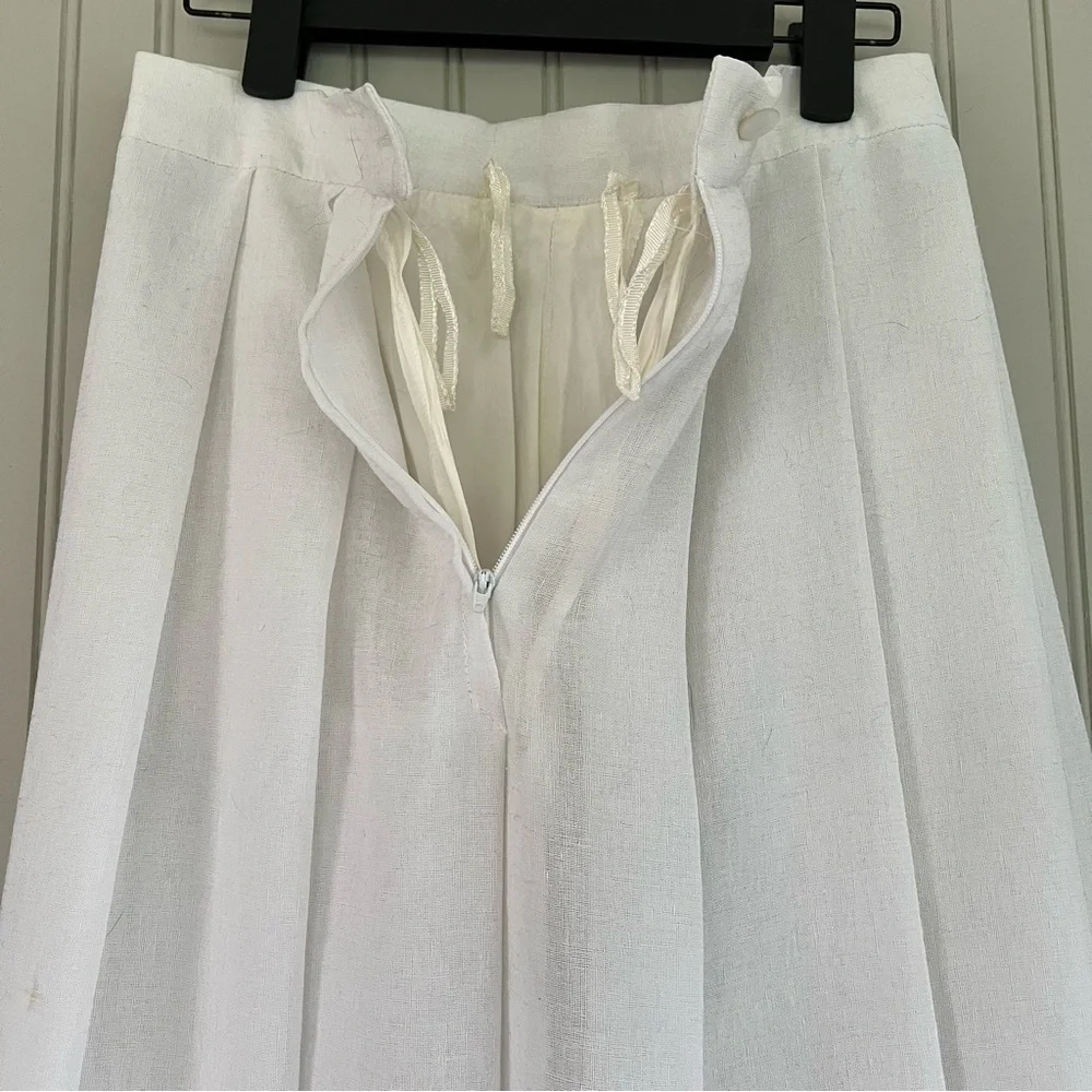 Vintage Saks White Linen Full Skirt with Embroidered Hemline - Picture 4 of 6